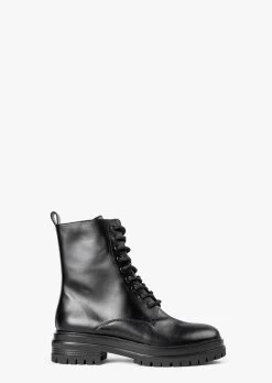 Wya Black Como Ankle Boots